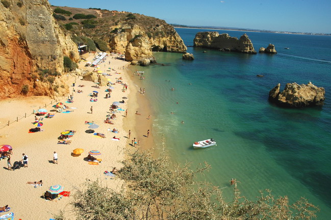 Praia de Dona Ana in Lagos, amazing beach with beautiful cliffs that you can visit while trying a bike tour in the Algarve